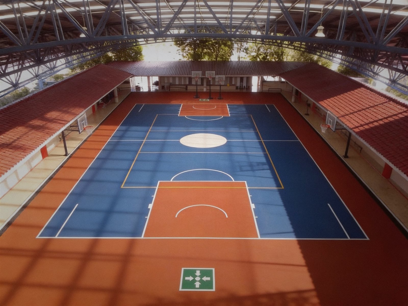 Espacios deportivos y mobiliario CEMP